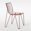 Vinrød utestol: Spisestolen Tio Chair fra Massproductions i fargen Wine Red