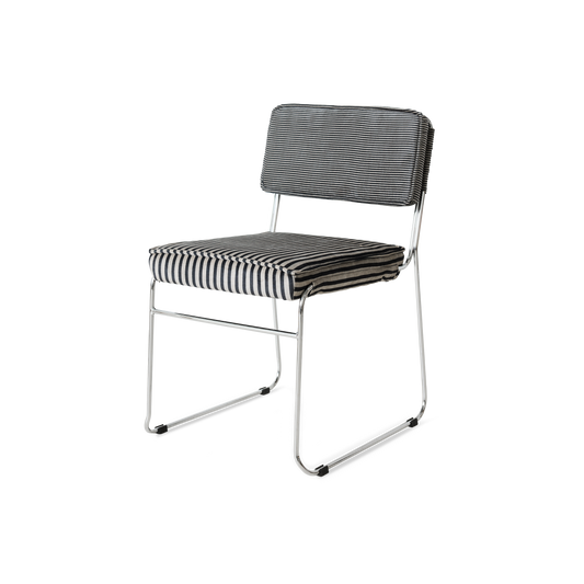 Spisestuestolen Endless Dining Chair fra HK Living med understell i forkrommet stål og polstret sete og rygg i det stripete tekstilet Stripe Monochrome