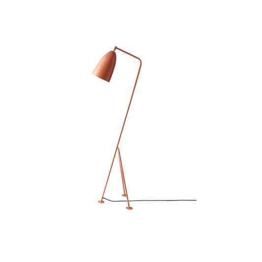 Den ikoniske gulvlampen Gräshoppa fra Gubi, ble designet i 1947 av Greta M. Grossman. Gulvlampen vipper lett bakover som en gresshoppe, og er en av Grossmans mest ikoniske design
