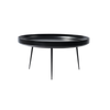 Det runde sidebordet Bowl table fra Mater er laget i India av resilkulert og bærekraftig mangotre. La det stå alene eller som en del av en gruppe med flere bord i forskjellige høyder og farger.
