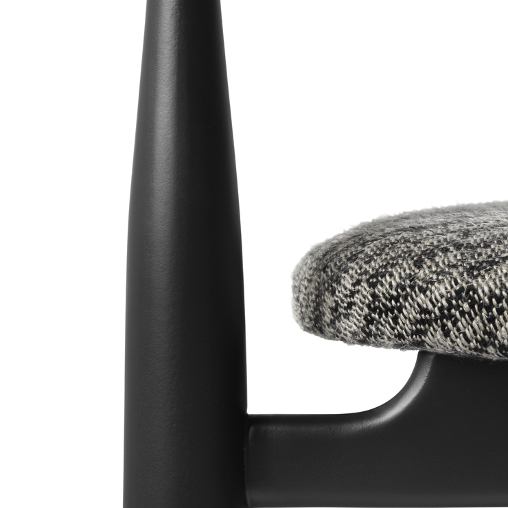 Bukowski Chair i tekstil fra Élitis, Pur Lin, LI 419 80, prisgruppe 5