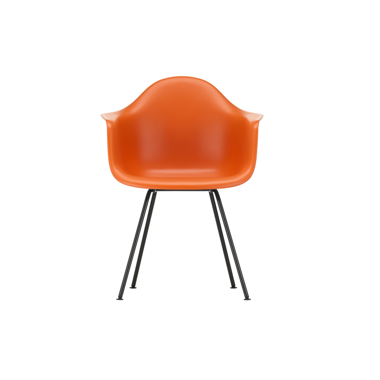 Spisestol Eames Plastic Armchair RE DAX fra Vitra, med svarte ben og oransje sete (Rusty orange)