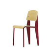 Standard chair, japanese red/ natur eik. Stolen Standard Chair, fra Vitra er designet av den ikoniske, franske designeren Jean Prouvé. Stolen passer perfekt rundt spisebordet i et moderne hjem, har en interessant kombinasjon av tre og metall.