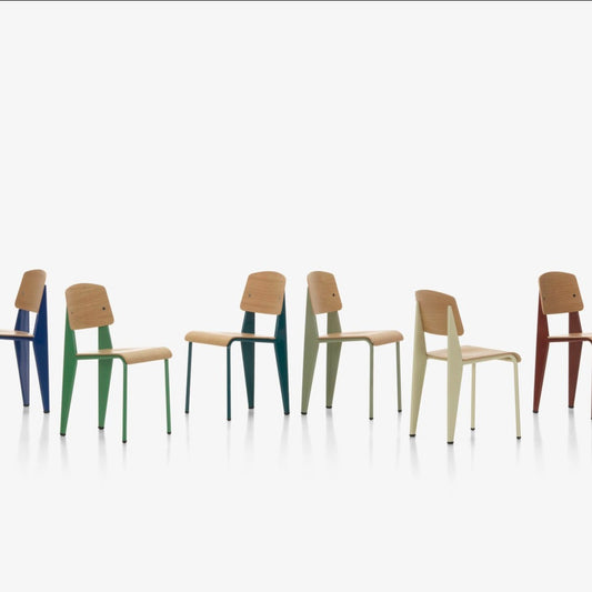 Stolen Standard Chair, fra Vitra er designet av den ikoniske, franske designeren Jean Prouvé - kommer nå i mange nye farger!