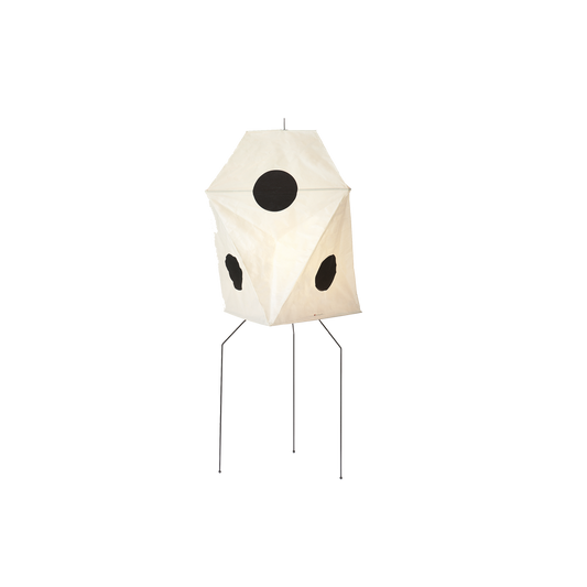 Gulvlampen Akari UF3-Q, er en del av en lampeserie som er designet av Isamu Noguchi i 1951 for Vitra.