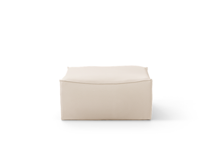 Off-white puff large kvadrat. Mål: B 108 x H 42 x D 108 cm