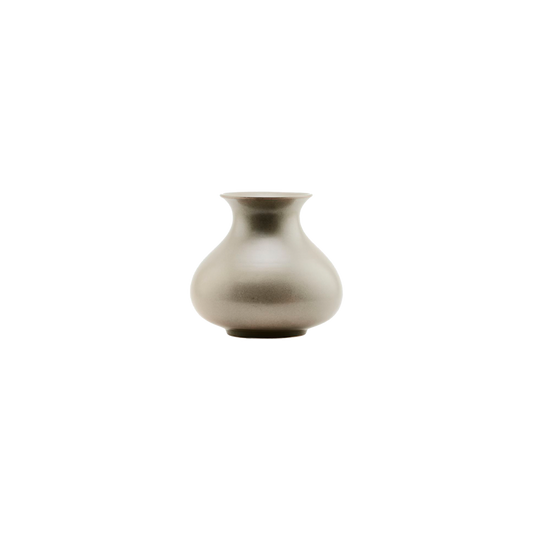 Vasen Santa Fe kommer i to ulike størrelser. Sett de sammen eller kombiner med annet steingods du er glad i!