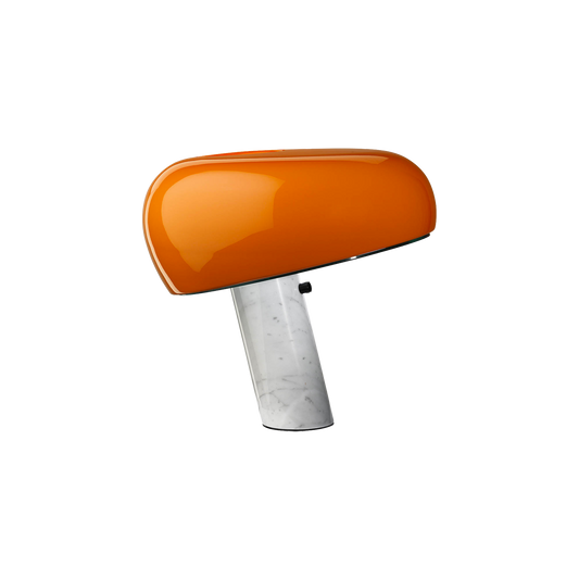 Snoopy fra Flos med oransje farget skjerm