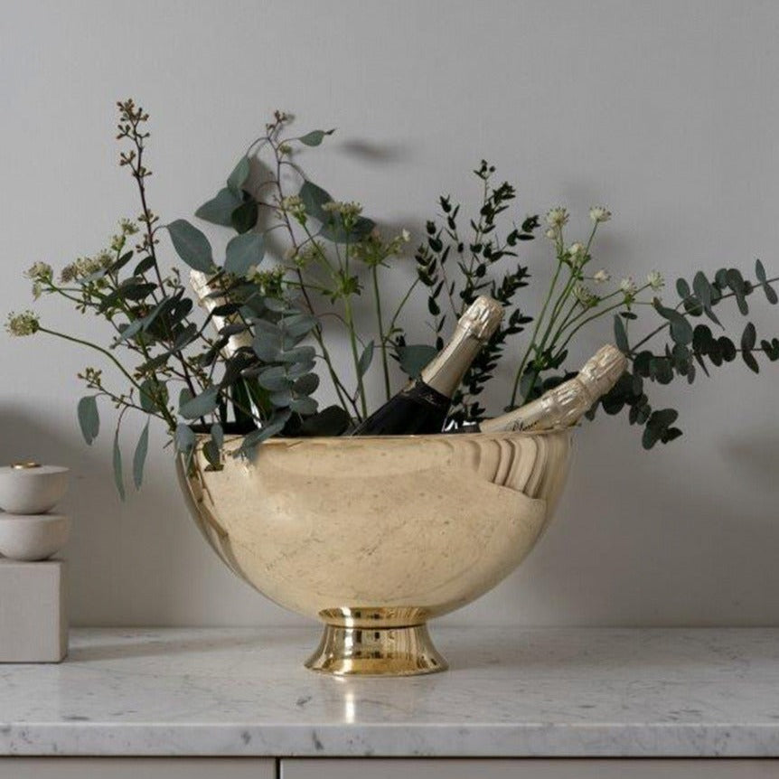 Den perfekte champagne- og vinkjøleren for varme sommerdager, og mørke vinterkvelder ved peisen. Grand Belle fra Skultuna.