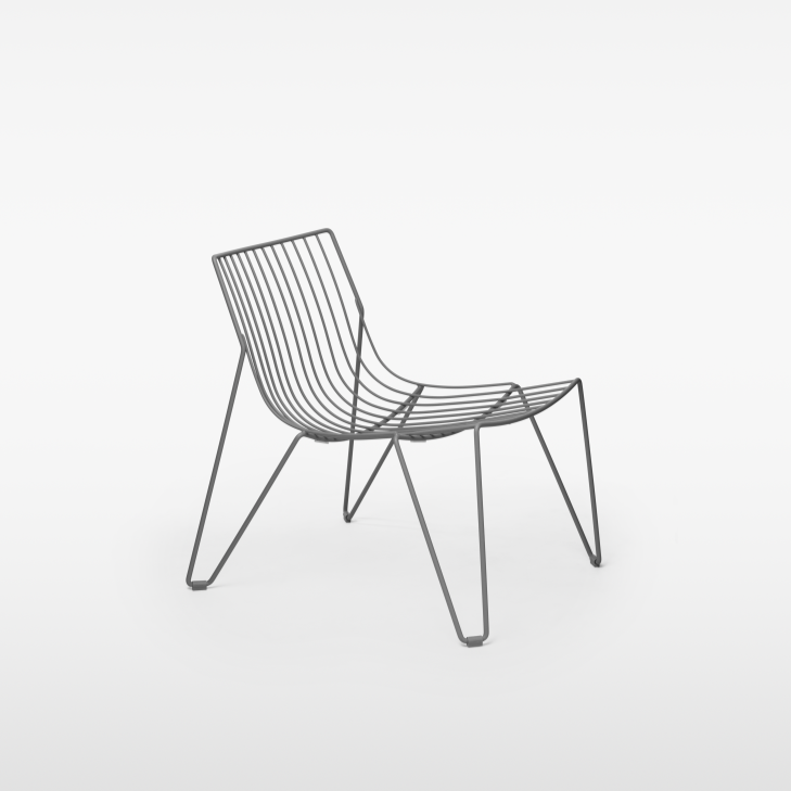 Tio Easy Chair fra Massproductions i fargen Stone Grey.