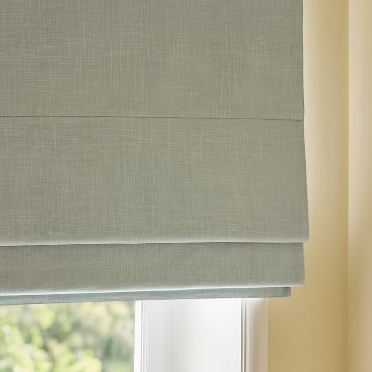 Mørkleggende liftgardin fra Gotain i farge dueblå / Dove Blue