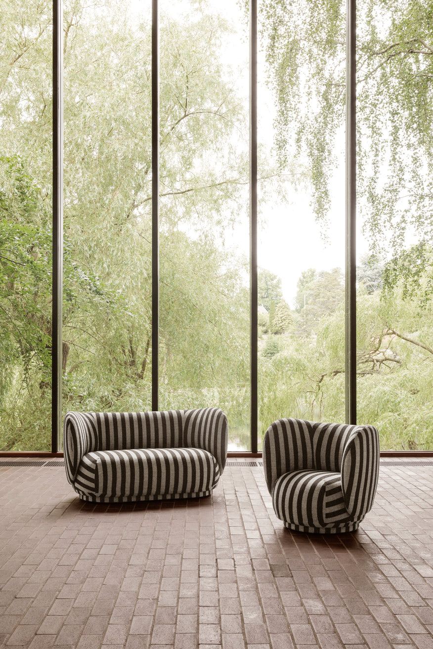 Sofa Rico 2 seter og lenestol Rico fra ferm Living i tekstilet Louisiana