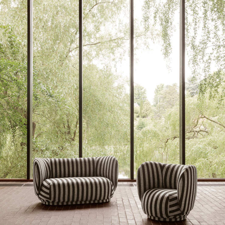 Sofa Rico 2 seter og lenestol Rico fra ferm Living i tekstilet Louisiana