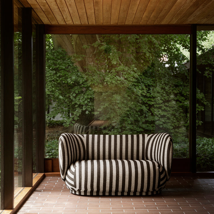 Sofa Rico 2 seter fra ferm Living i tekstilet Louisiana