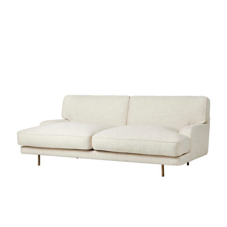 Sofaen Flaneur fra Gubi som 2-seter i tekstilet Limonta, White 15.