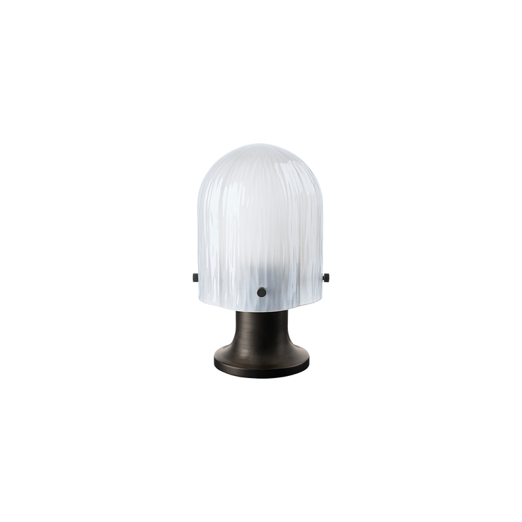 Oppladbar bordlampe Seine Portable Lamp fra Gubi.