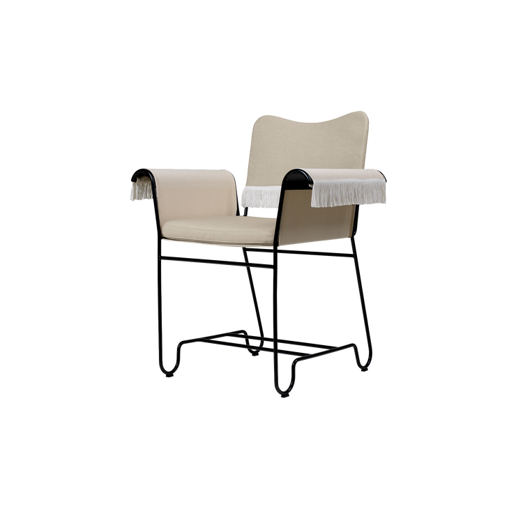 Spisestol Tropique Dining Chair fra Gubi,  svart med tekstil Leslie Limonta 12, med frynser