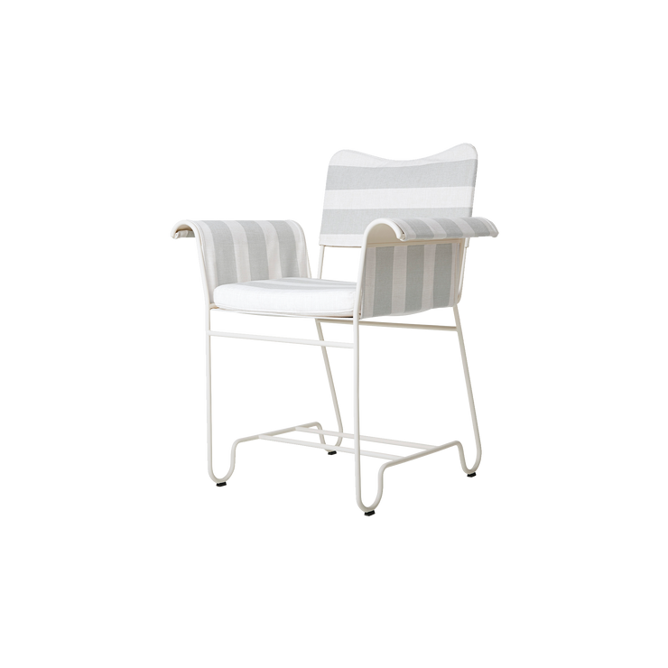 Spisestol Tropique Dining Chair fra Gubi,  hvit med tekstil Leslie Stripe 20, uten frynser