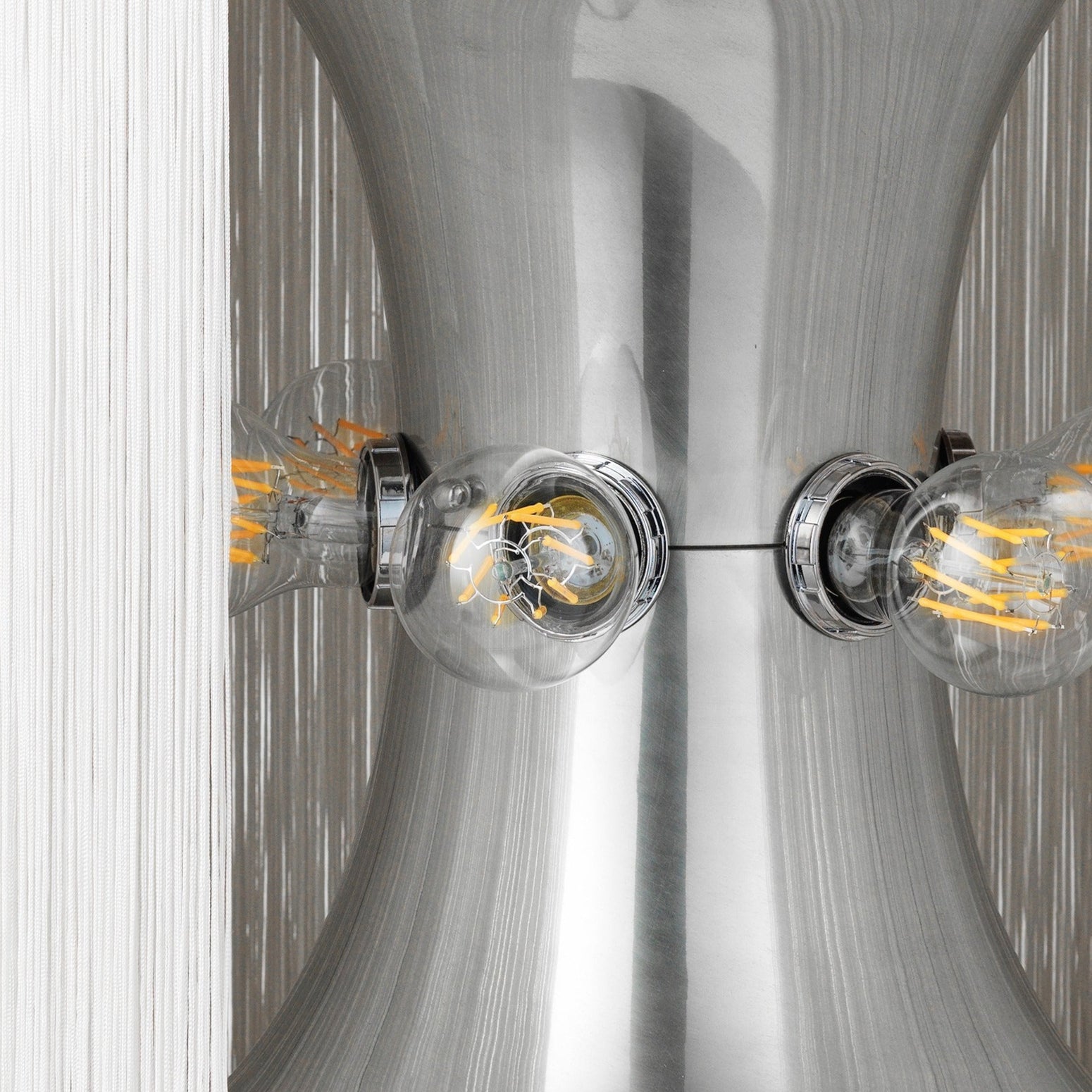 Gulvlampe med frynser, Model 597 fra Gubi