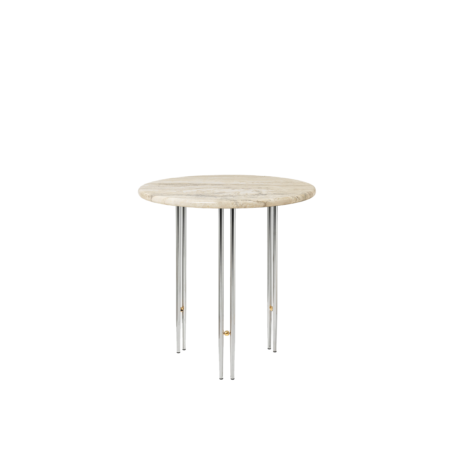 Det elegante sidebordet IOI fra Gubi, designet av superduoen GamFratesi, hyller klassisk Art Deco-estetikk.