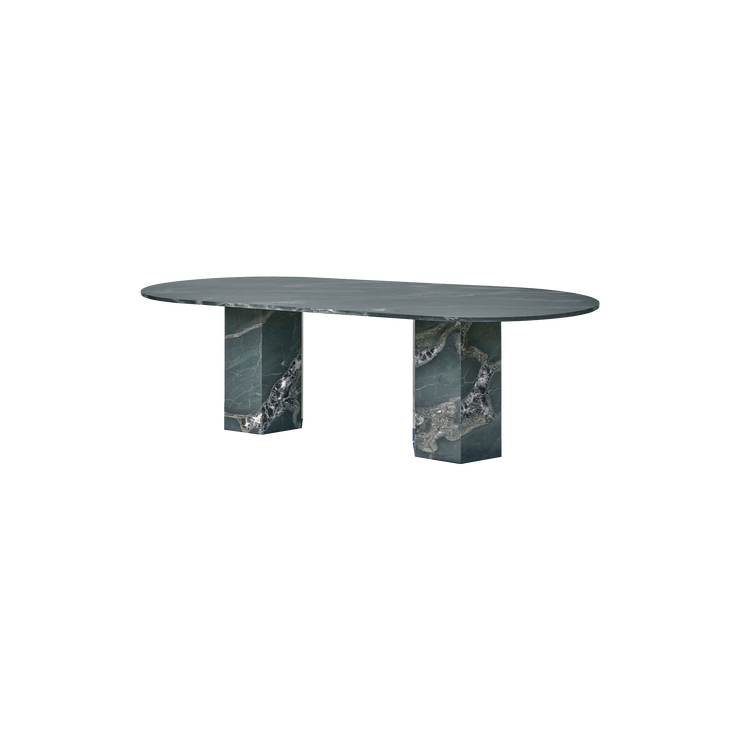 Avlangt og elipseformet spisebord Epic Outdoor Dining Table fra Gubi.