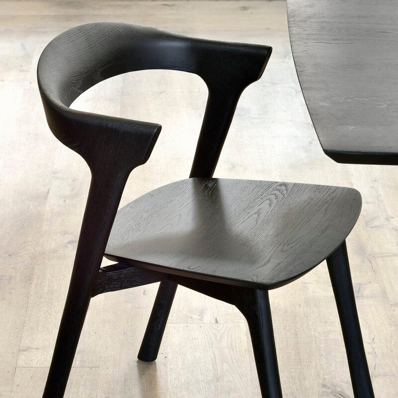 Spisestol Bok Dining Chair fra Ethnicraft med finish i svartlakkert eik