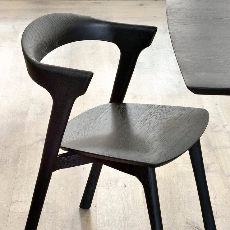 Spisestol Bok Dining Chair fra Ethnicraft med finish i svartlakkert eik