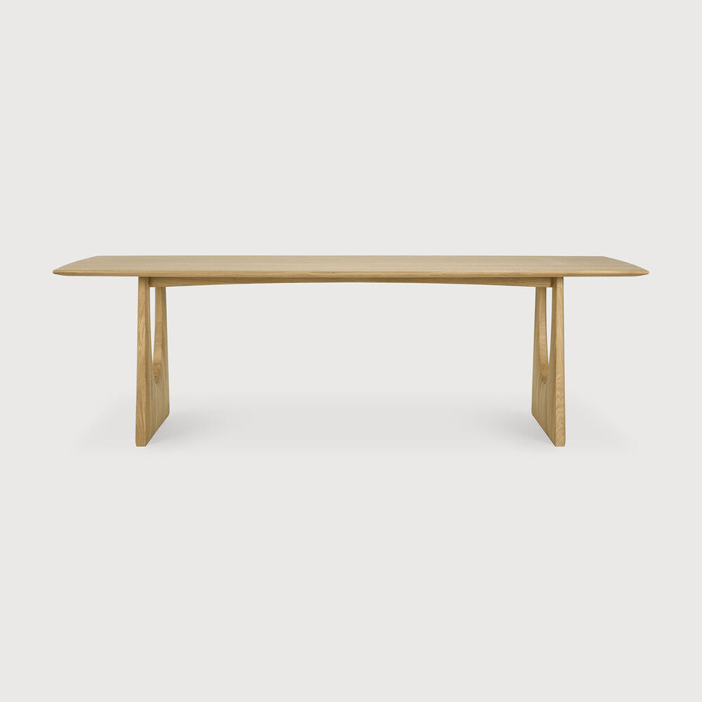 Spisebord Geometric Dining Table fra Ethnicraft med finish i oljet eik, størrelse 250x100 cm