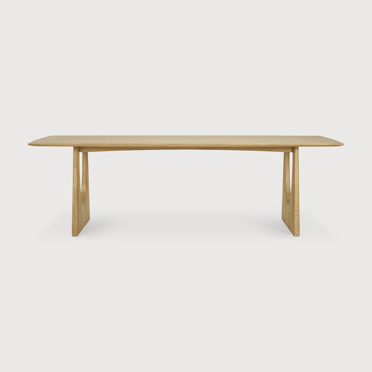 Spisebord Geometric Dining Table fra Ethnicraft med finish i oljet eik, størrelse 250x100 cm