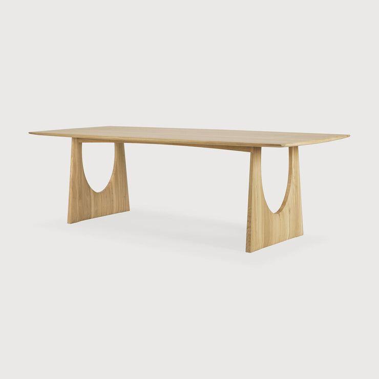 Spisebord Geometric Dining Table fra Ethnicraft med finish i oljet eik, størrelse 250x100 cm