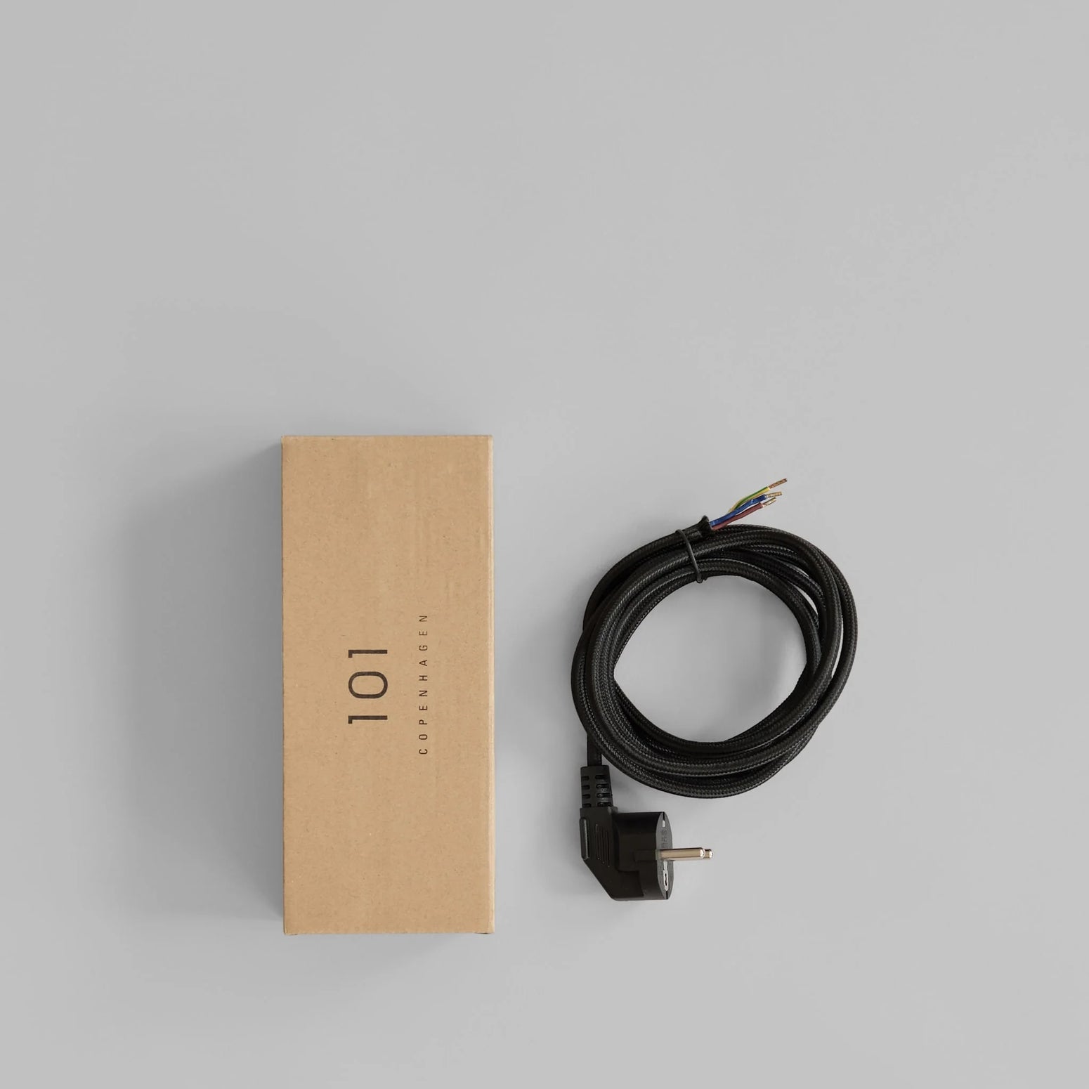Svart kabelsett uten dimmer. Kabelsettene kommer med 2 meter ledning.