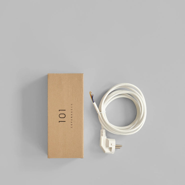 Hvitt kabelsett uten dimmer. Kabelsettene kommer med 2 meter ledning.