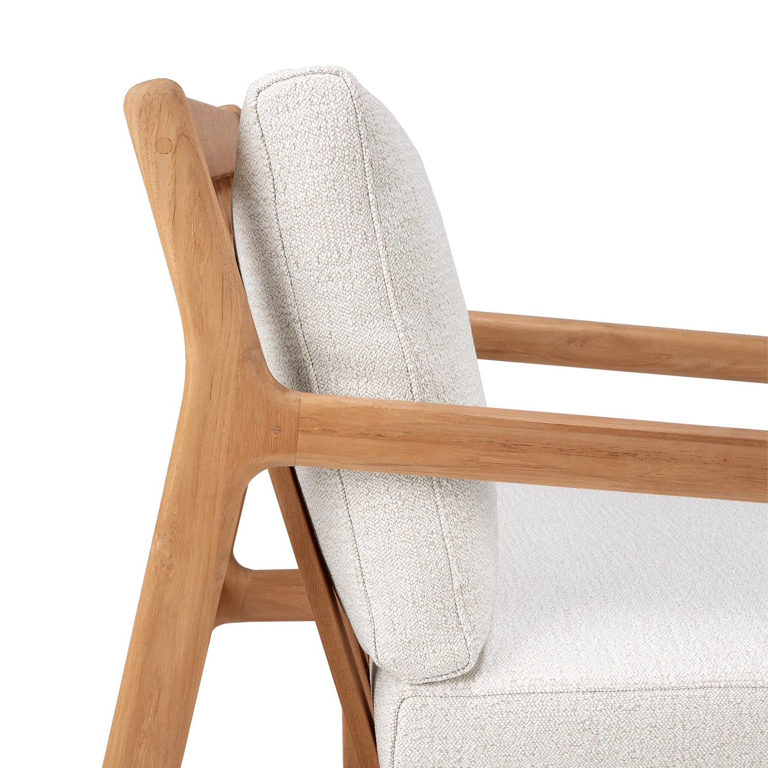 Loungestol Jack Outdoor Lounge Chair fra Ethnicraft med pute i Off White.