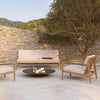 Loungestol Jack Outdoor Lounge Chair og  sofa Jack Outdoor Sofa 2-seter fra Ethnicraft med pute i Off White.