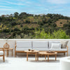 Sofa Jack Outdoor Sofa 3-seter fra Ethnicraft har en romslig og innbydende form som inviterer til lange, avslappende dager ute, enten den plasseres alene eller som del av en større sittegruppe.
