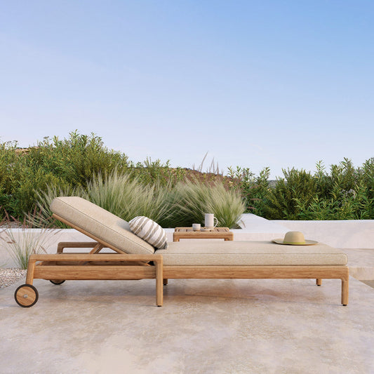 Ethnicraft sin komfortable solseng Jack Outdoor Adjustable Lounger er en del av Jack Outdoor-serien, designet av Jacques Deneef. 