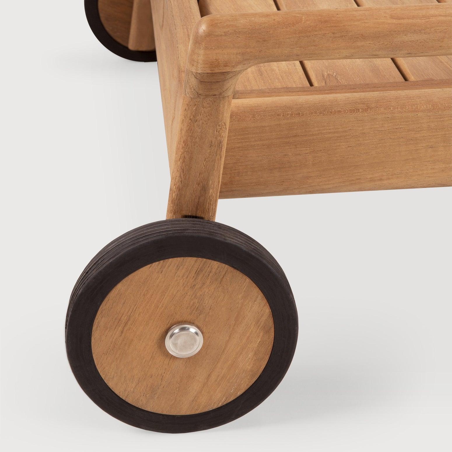 Solseng Jack Outdoor Adjustable Lounger fra Ethnicraft.