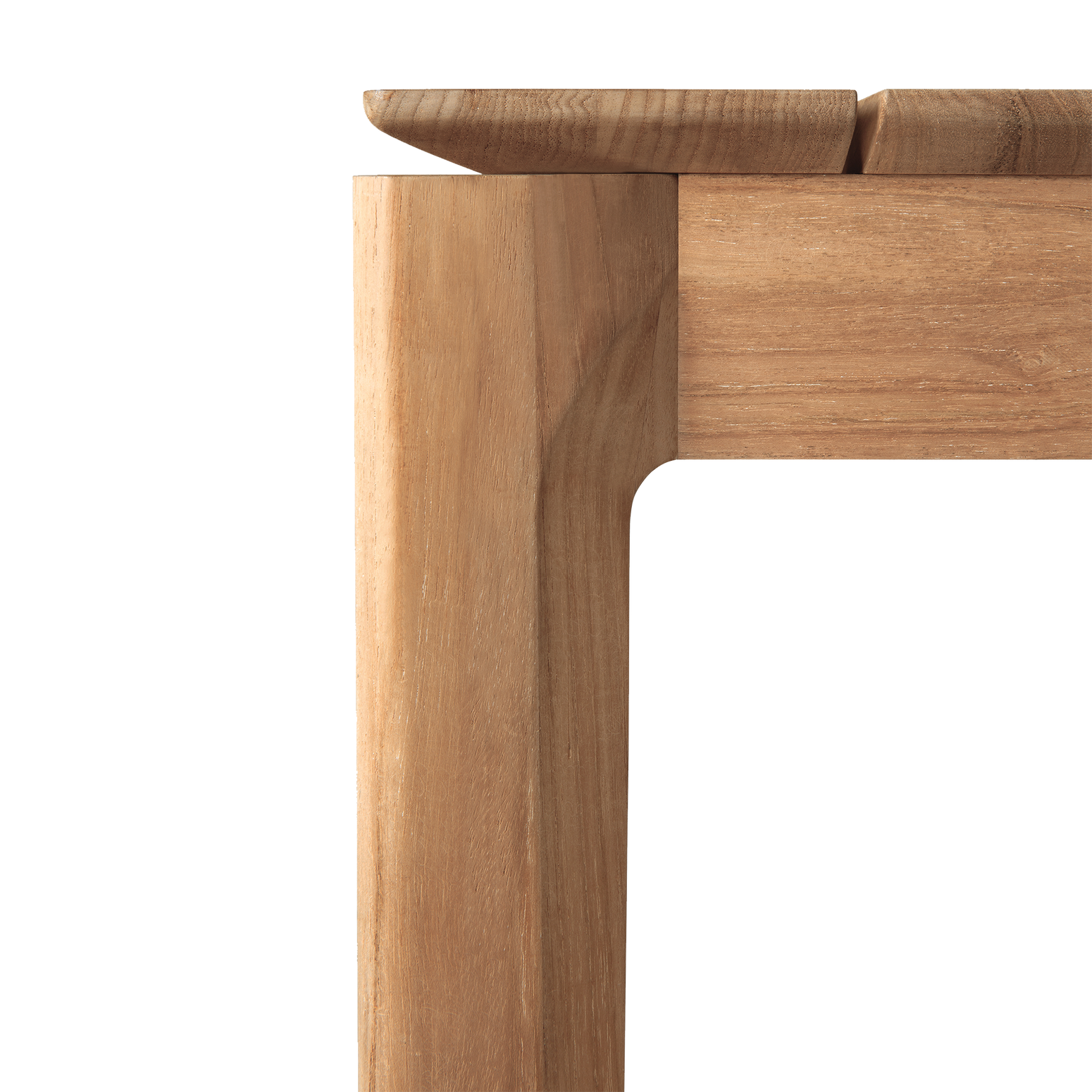 De nøye utførte sammenføyningene i spisesbordet Bok Outdoor Extendable Dining Table fra Ethnicraft vitner om godt håndverk og tilfører det lille ekstra.