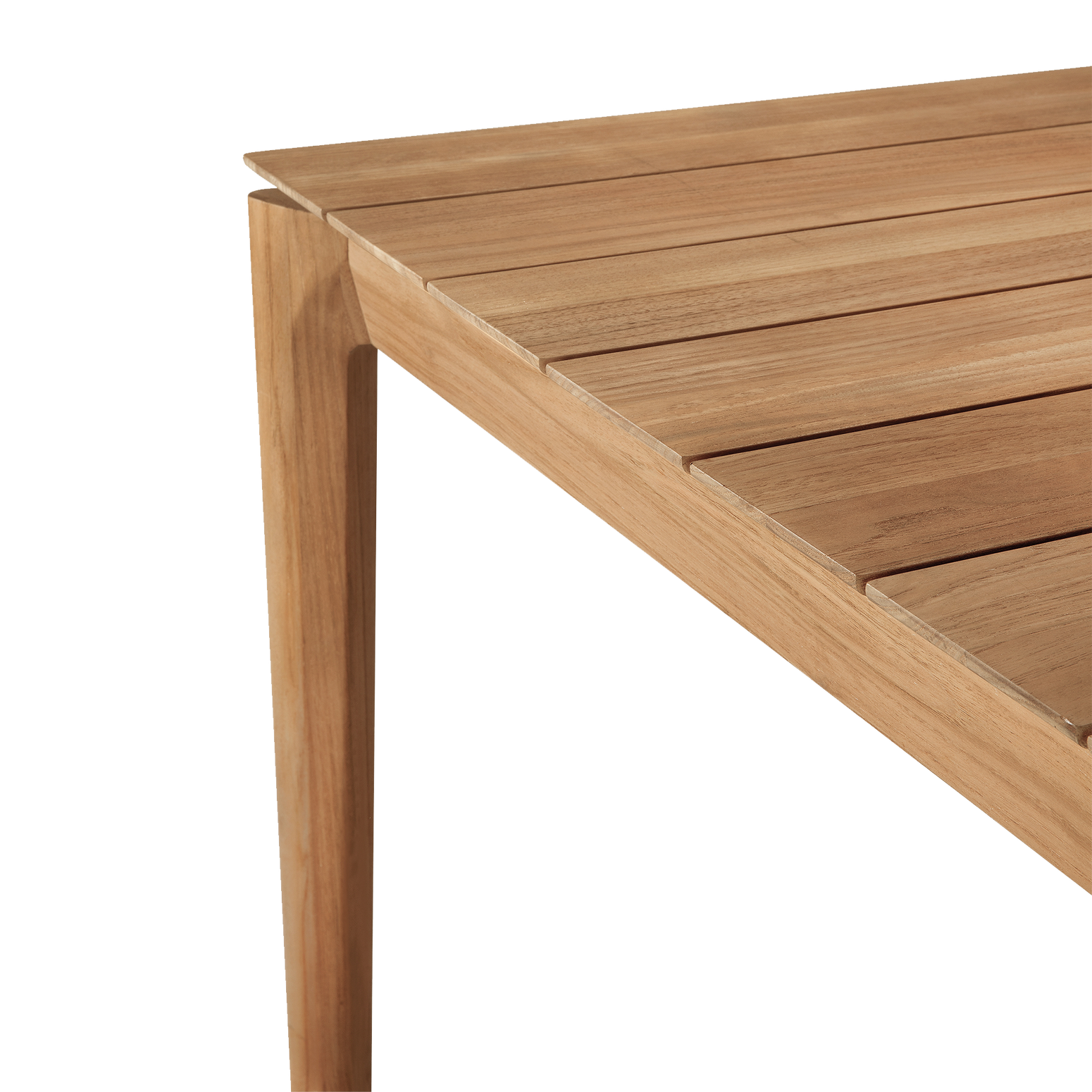 Spisesbordet Bok Outdoor Extendable Dining Table fra Ethnicraft er nydelig utført i ubehandlet teak, en hardfør tresort som patinerer vakkert over tid.