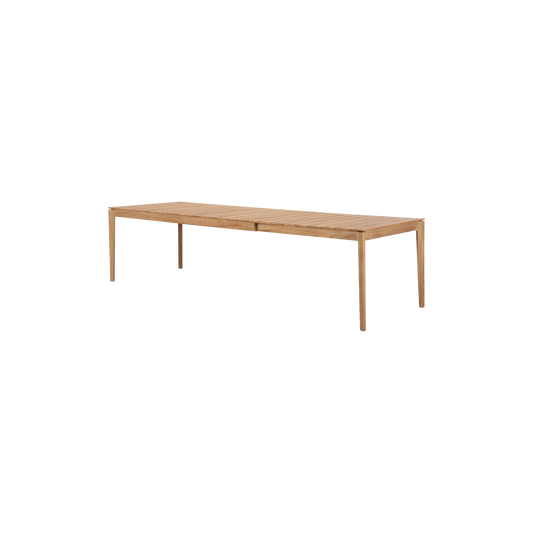 Spisesbord Bok Outdoor Extendable Dining Table er en videreføring av innendørsvarianten i Bok-serien, som forøvrig er en av bestselgerne fra Ethnicraft – og det med god grunn! 
