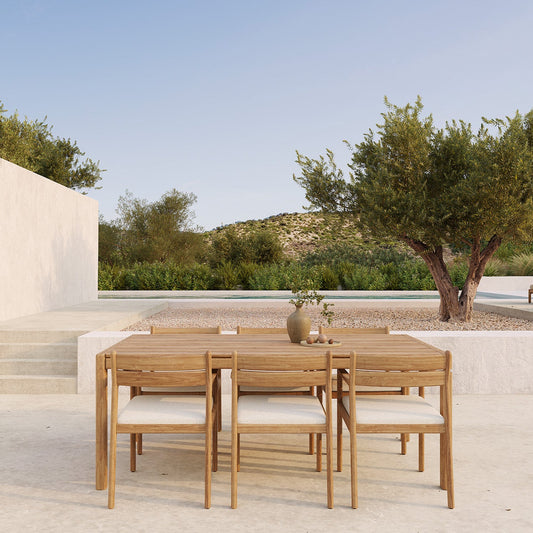 Ethnicraft sitt spisebord Jack Outdoor Dining Table og spisestol Jack Outdoor Dining Chair er en del av Jack Outdoor-serien, designet av Jacques Deneef.