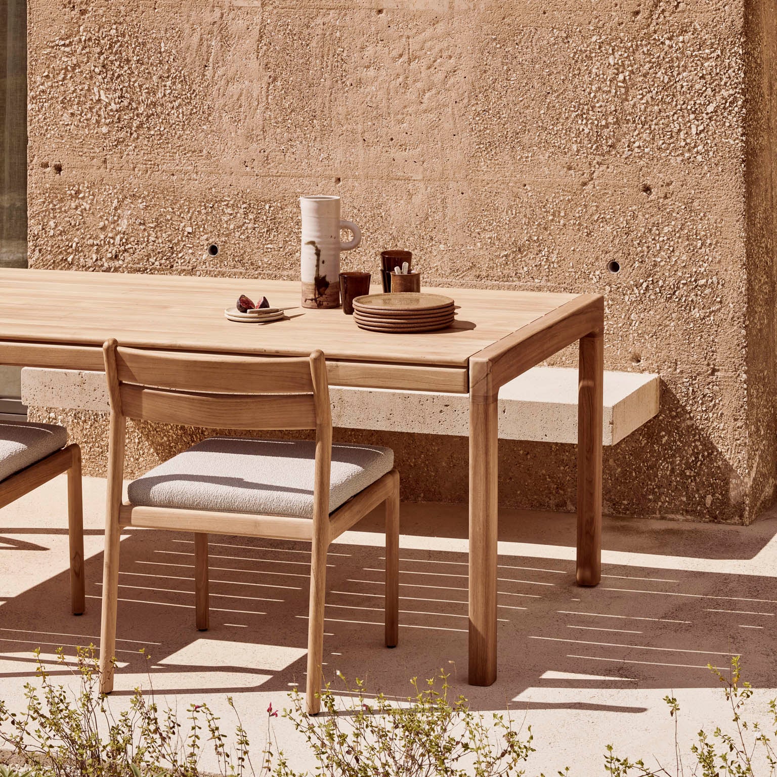 Spisebord Jack Outdoor Dining Table og spisestol Jack Outdoor Dining Chair fra Ethnicraft.
