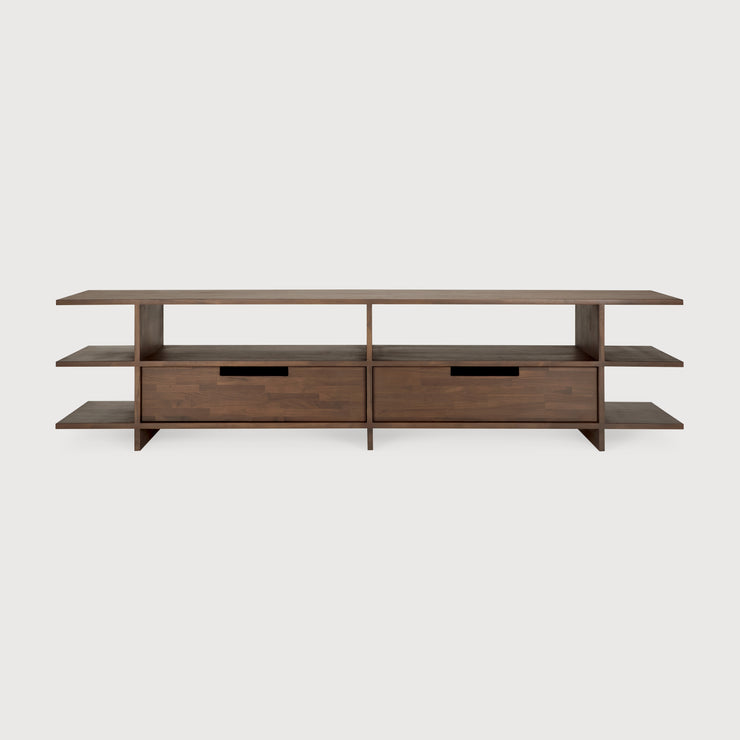 TV-benken Kabuki fra Ethnicraft er 200 cm bred. 