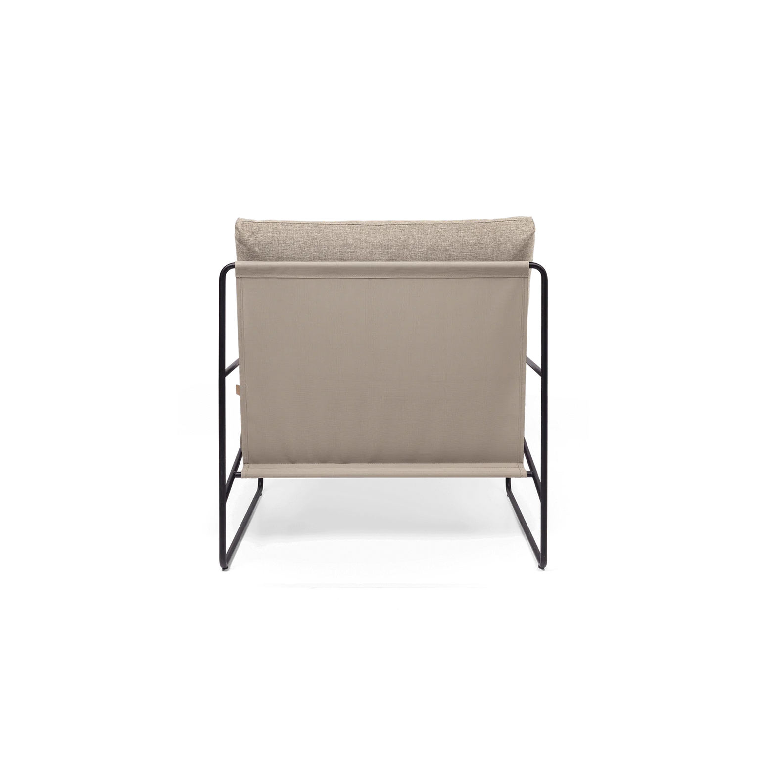 Utestol Desert Dolce Lounge Chair i Dark Sand / gråbeige med svart understell fra Ferm Living.