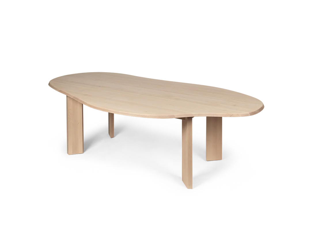 Tarn Dining Table fra Ferm Living i størrelse 220 cm. Bordet er i fargen White Oiled Beech.