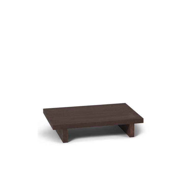 Sidebordet fra Ferm Living er FSC™-sertifisert, laget av eikefiner og MDF-kjerne. Sidebord Kona Side Table i mørkt oljet tre.
