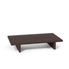 Bord Kona Low Table fra Ferm Living har en enkel og elegant konstruksjon som hever bordet like over bakken til en perfekt høyde.