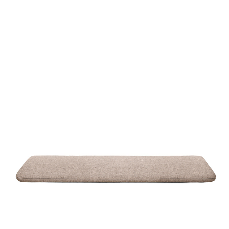 Den andre varianten av madrass som passer perfekt til dagsengen Kona er trukket i tekstilet Soft Bouclé – et beige bouclétekstil i fargen Natural.