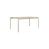 Spisebord Dapple Dining Table 160x90 cm fra Ferm Living er et solid og elegant spisebord som kler mange typer stiler og uteplasser, og det er spesielt fint i kombinasjon med sittemøblene i samme serie.
