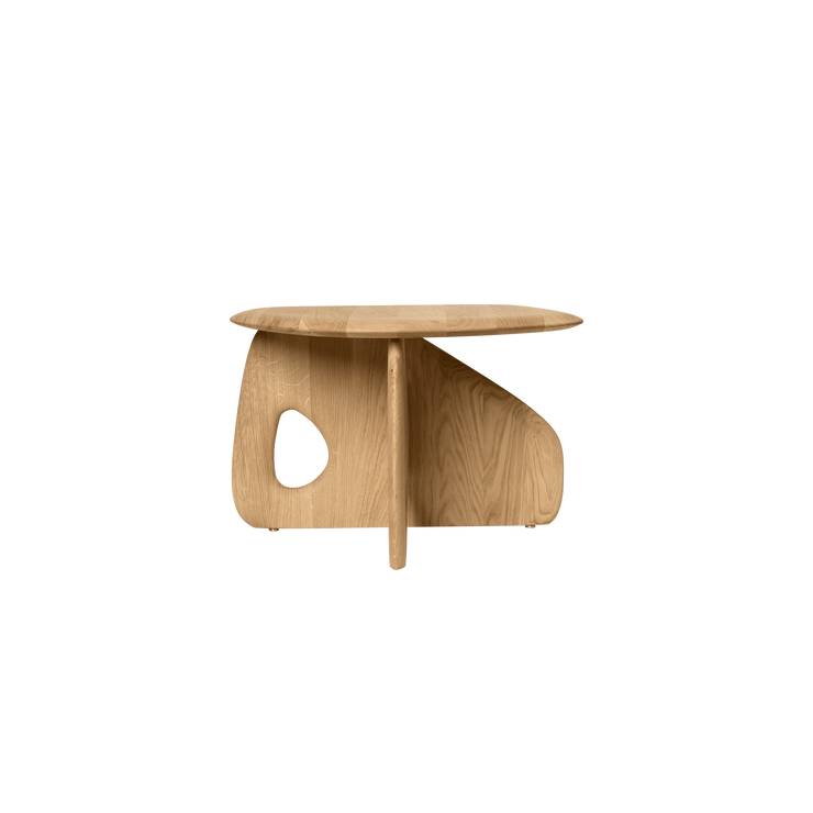 Sofabord Oar 50 fra Ferm Living består av geometriske og abstrakte former med myke, avrundede kanter.